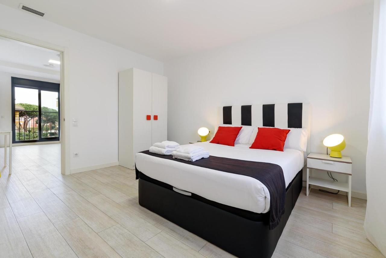 Castell Beach Aparthotel Castelldefels Exterior photo